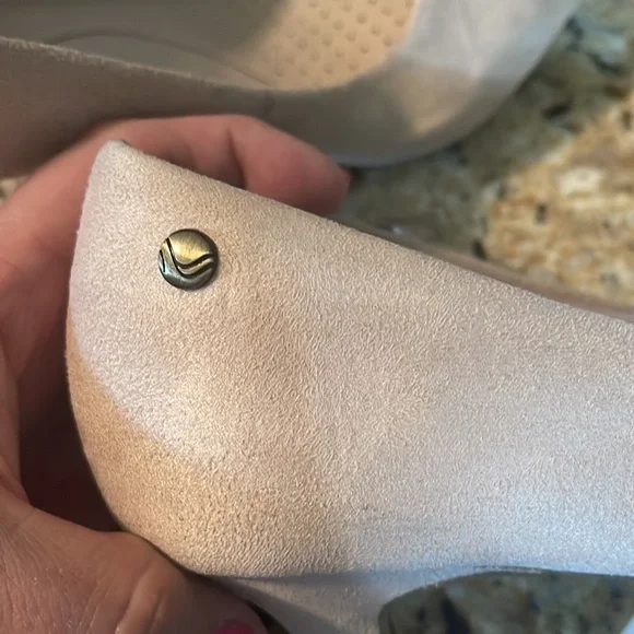 Life Stride suede feel cream heels size 8W - Picture 6 of 6